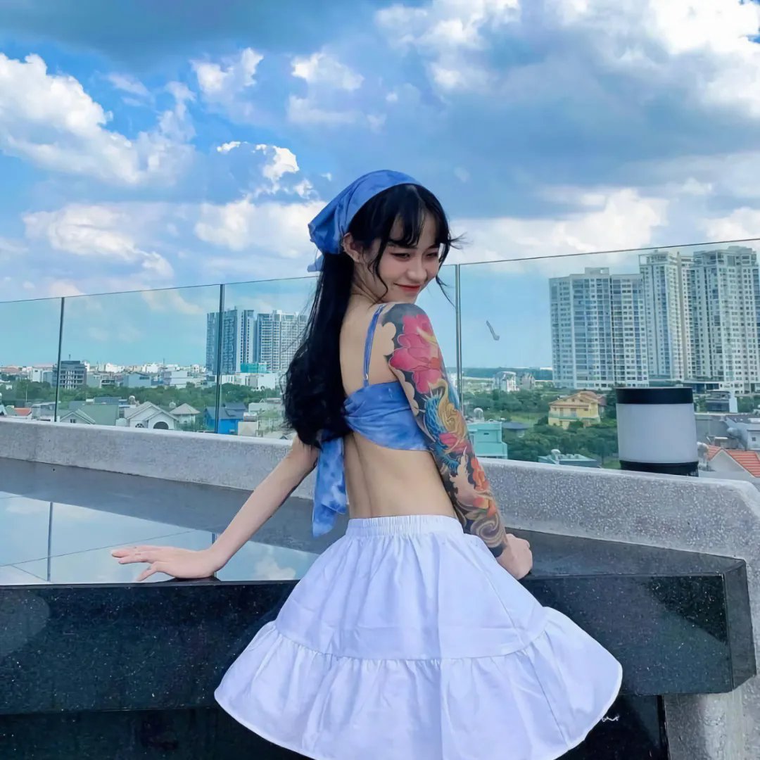 鱼跃在花见